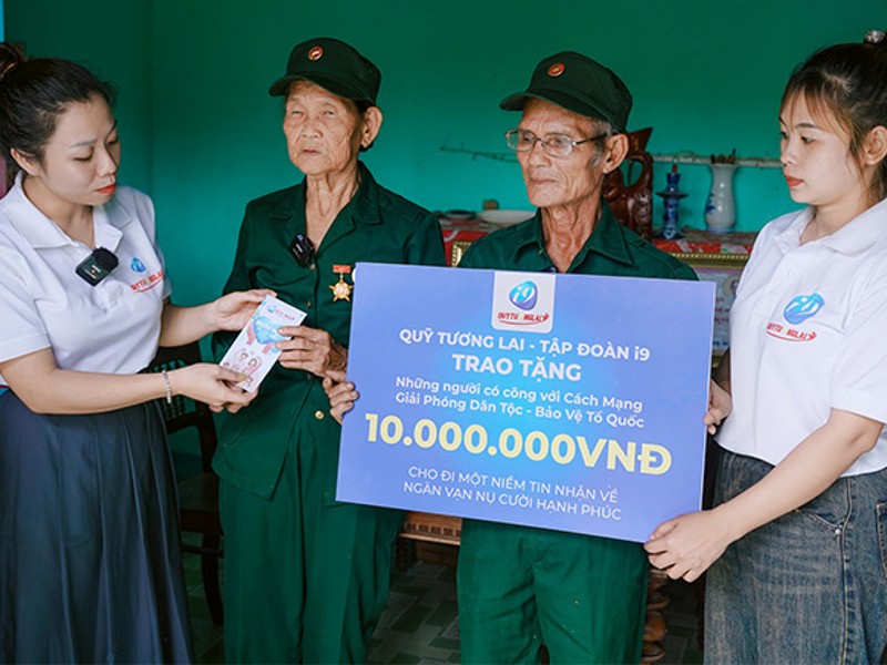 Hình ảnh đội ngũ hỗ trợ khách hàng chuyên nghiệp của QH88